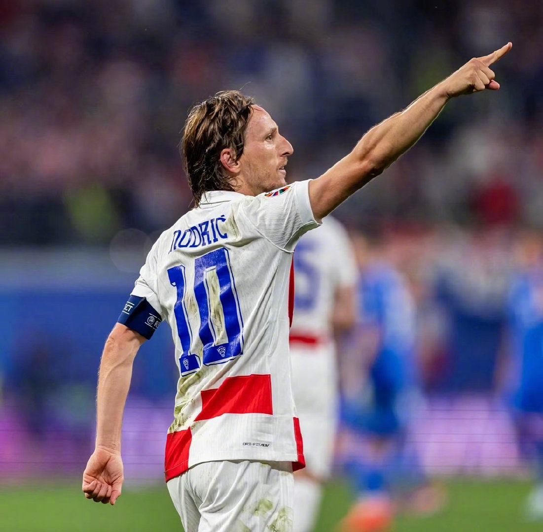 迪玛利亚优雅盘带演绎绿茵华尔兹